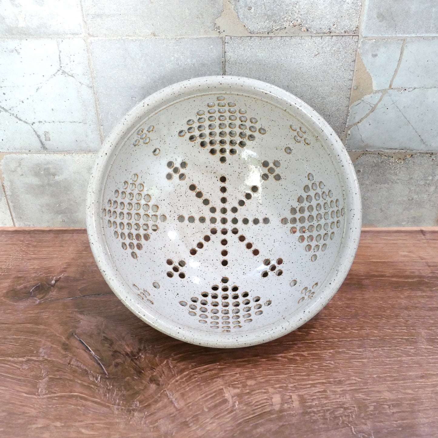SECOND 2 - Classic Colander in Speckled White