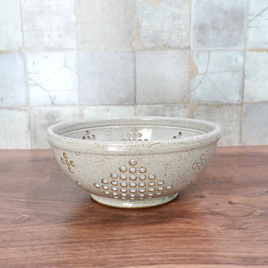 SECOND 2 - Classic Colander in Speckled White