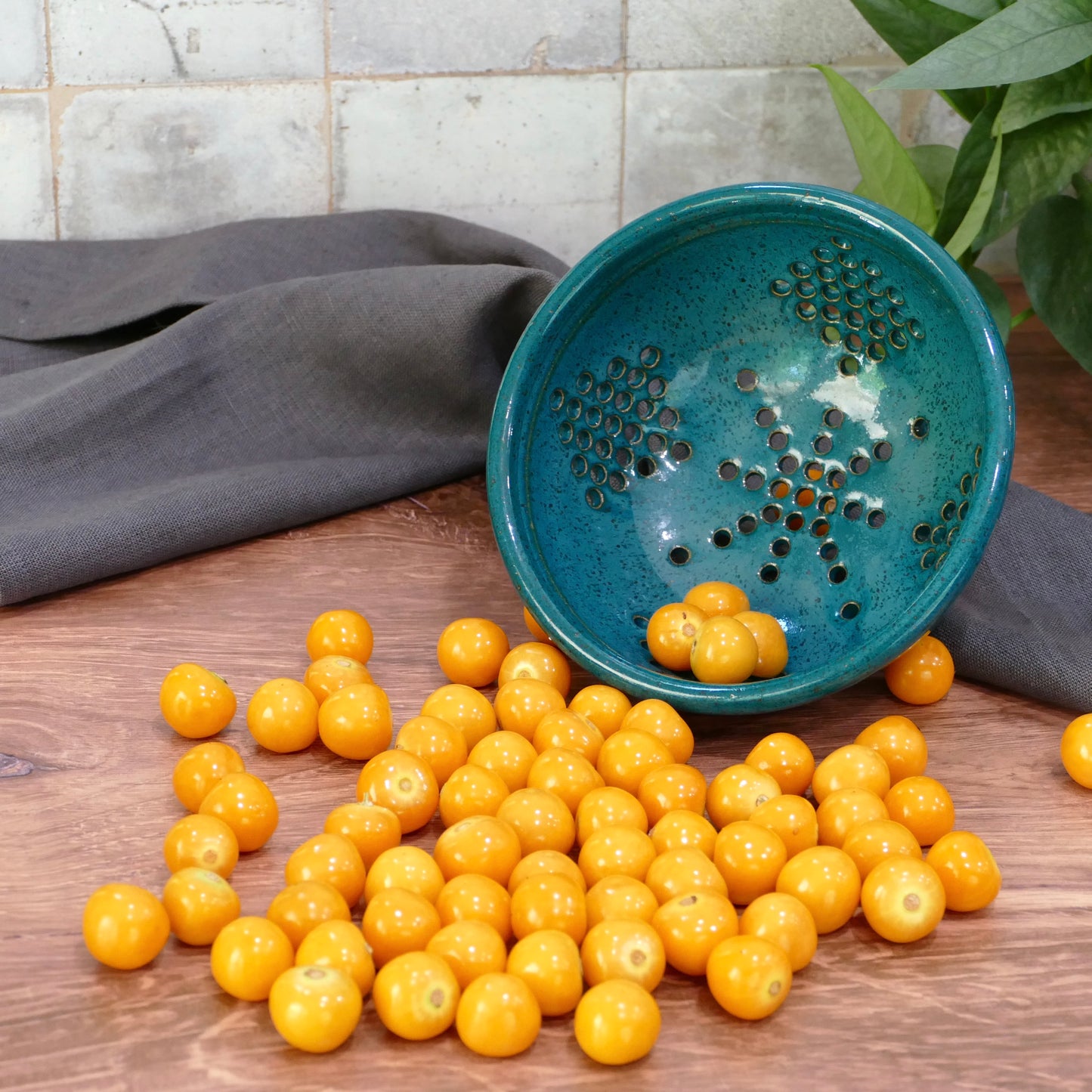 Classic Berry Bowl in Dark Cyan